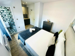 London SW18 Top Studios Great Location perfect for tourist